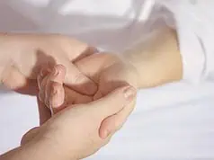 Jak hipnoterapia może pomóc w radzeniu sobie ze stresem i lękiem terapia