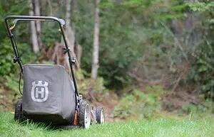 Kosiarki spalinowe Husqvarna – którą wybrać i dlaczego warto postawić na tę markę?
