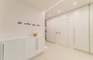 Posadzki żywiczne w praktyce – trwałość, zastosowanie i porównanie z tradycyjnymi rozwiązaniami