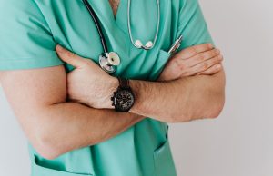 Laryngoskopy – przegląd dostępnych typów i ich zastosowań w medycynie