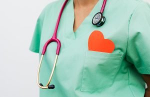 Sklep medyczny online czy stacjonarny? Gdzie warto kupować sprzęt i akcesoria medyczne