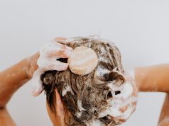 Profesjonalne szampony do włosów – jak dobrać je do potrzeb skóry głowy i fryzury?