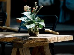 Stół loftowy – surowa elegancja i praktyczność na co dzień