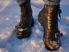 Jak wybrać trzewiki damskie skórzane i ocieplane botki damskie, aby zapewnić sobie komfort przez całą zimę? bitki damskie