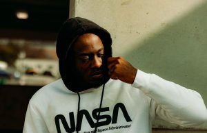 Bluzy NASA i bluzy z nadrukami – jak wybrać model, który łączy wygodę z mocnym stylem?