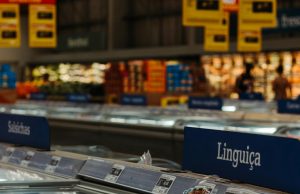 Zamrażarki skrzyniowe – jak wybrać rozwiązanie, które wspiera sprzedaż, wygodę pracy i lepszą organizację przestrzeni?
